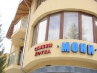 Семеен хотел Мони